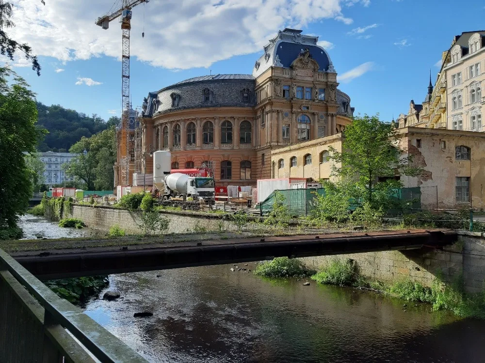 Velké investiční akce kraje, jako je oprava Císařských lázní by ohroženy být neměly.
