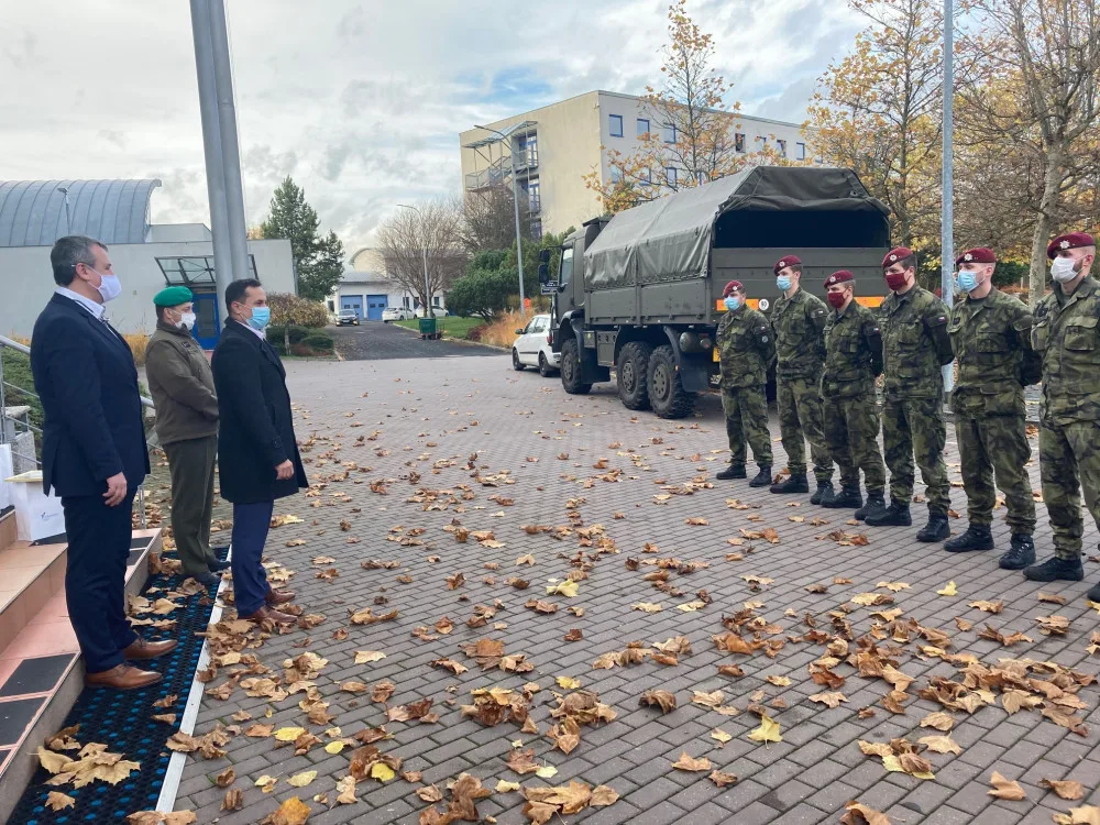 V Karlovarském kraji bude kvůli covidu pomáhat dalších 48 vojáků