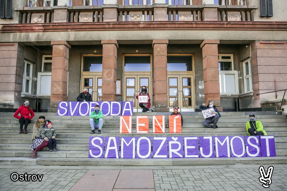 Vzkaz obyvatel Karlovarského kraje: Svoboda není samozřejmost