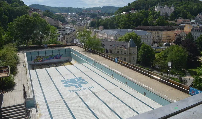 Hotel Thermal začal s rekonstrukcí bazénu, hotový má být do léta