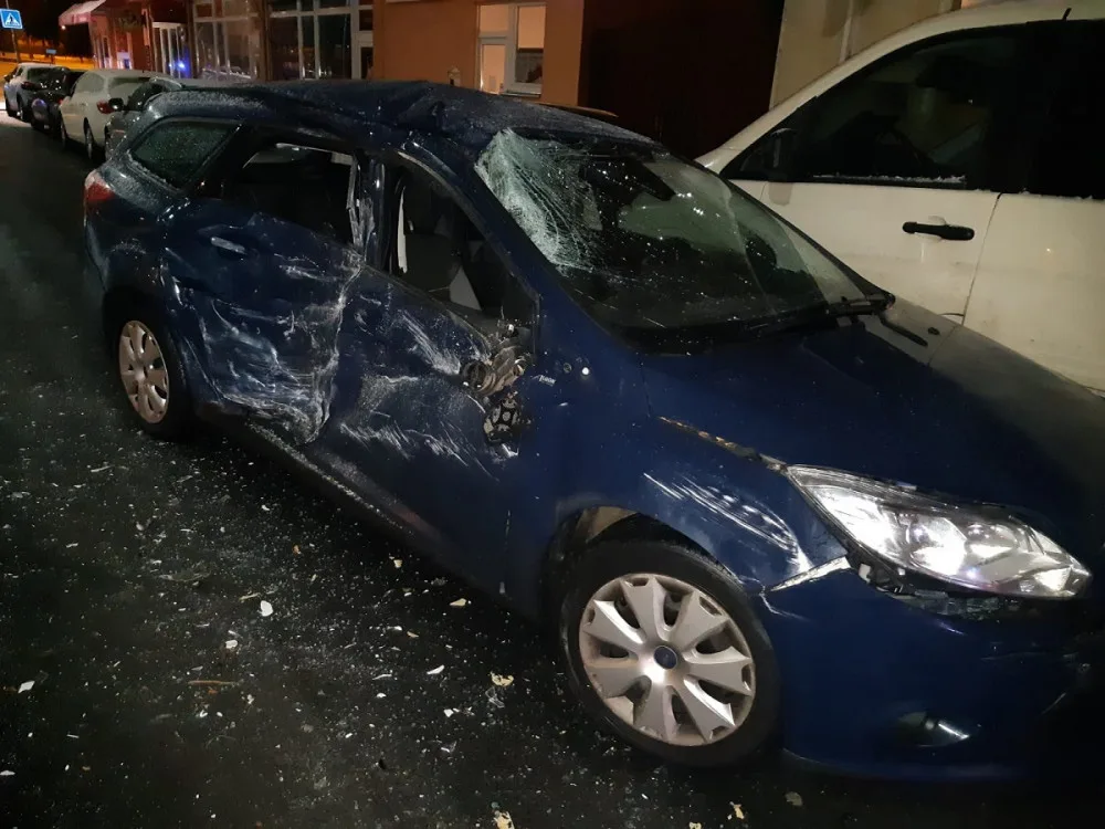 Sedmdesátiletý řidič autobusu poškodil 11 zaparkovaných aut