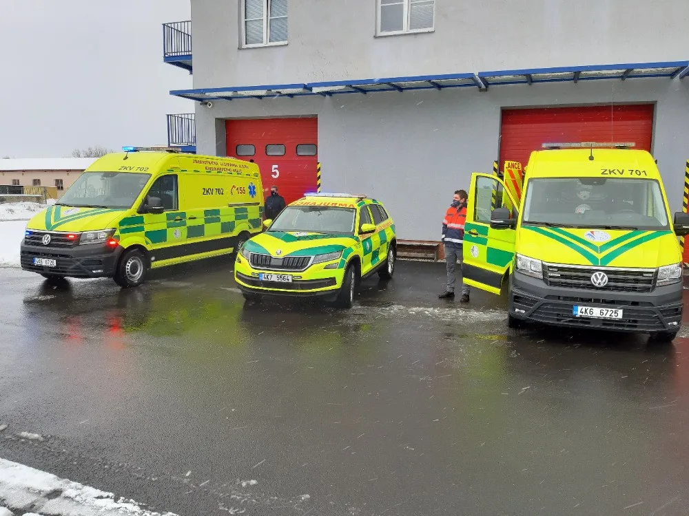 Krajští záchranáři dostali tři nové vozy, dva speciály pro mimořádné účely a malou sanitku