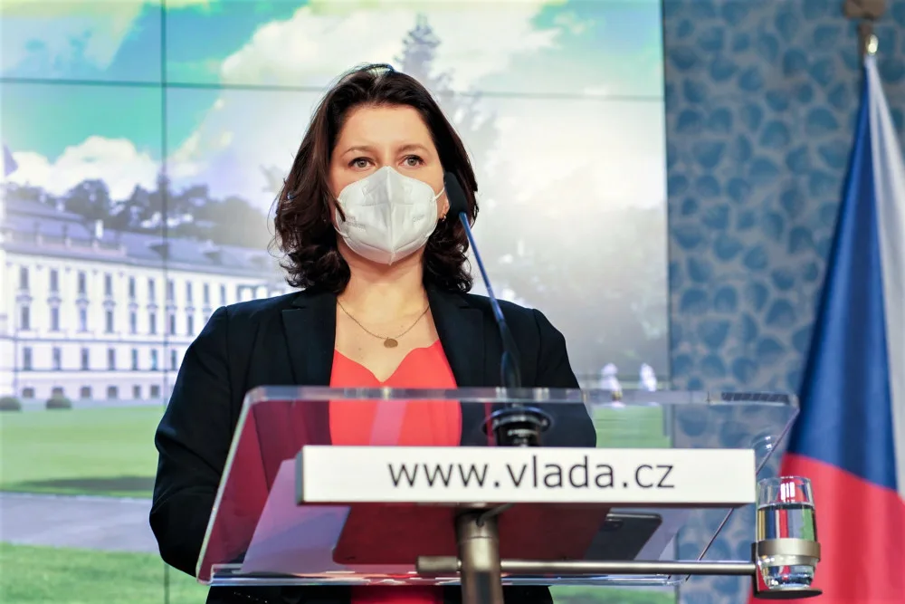 Ministryně Jana Maláčová chce další rouškovné pro seniory