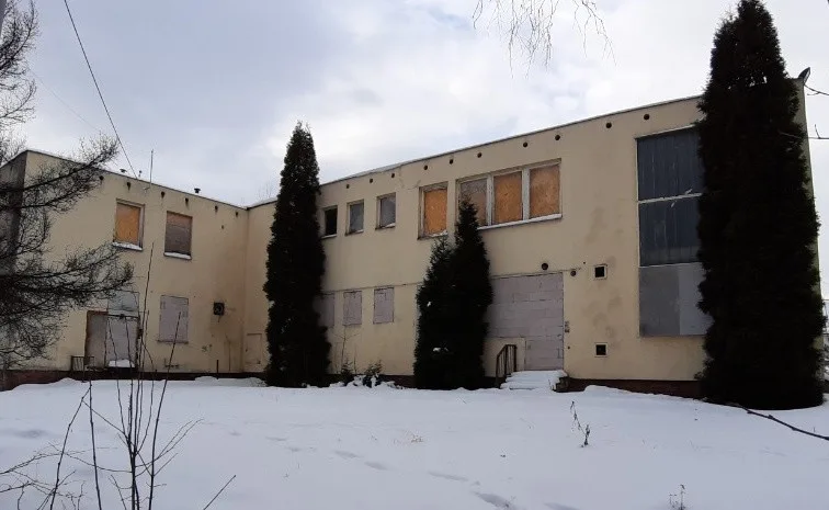 Vyhořelou výrobnu knedlíků chce město přestavět na moderní knihovnu