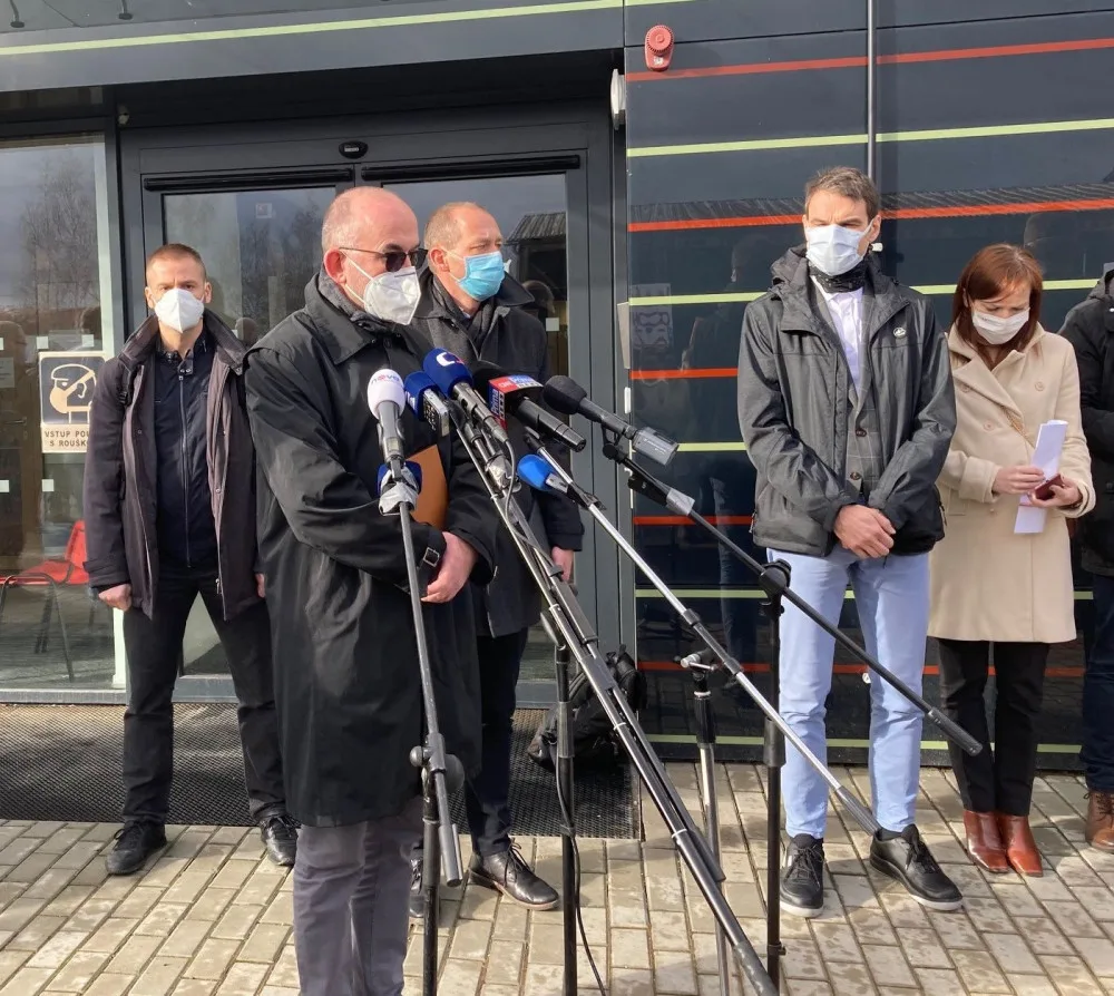 Ministr Blatný přijel prověřit situaci v chebské nemocnici, spolupráci s Německem stále odmítá
