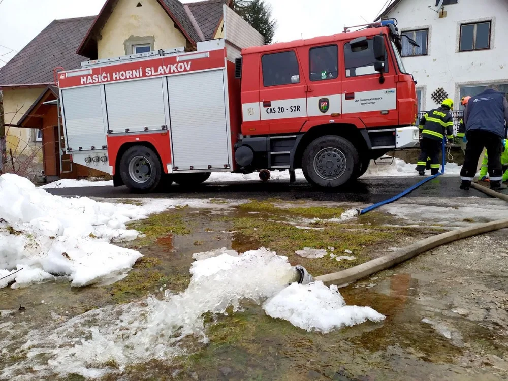 Obleva zvedla hladiny řek, hasiči už odčerpávali vodu ze sklepů
