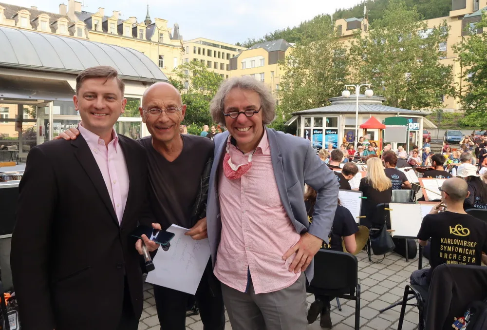 Petr Kropp (vpravo) a Petr Polívka (uprostřed) mají být odvoláni ze svých ředitelských funkcí.