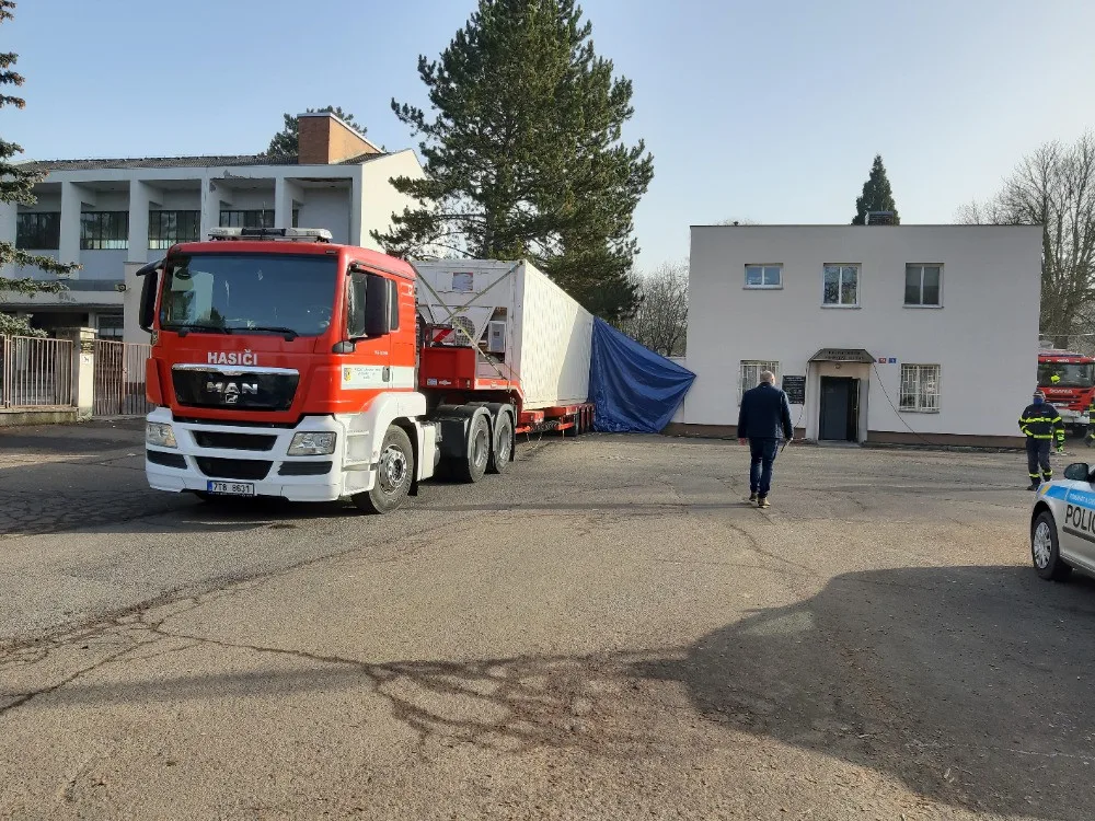 Kraj pronajal mobilní mrazáky na těla zesnulých, ke kremaci pojedou do jiných zařízení