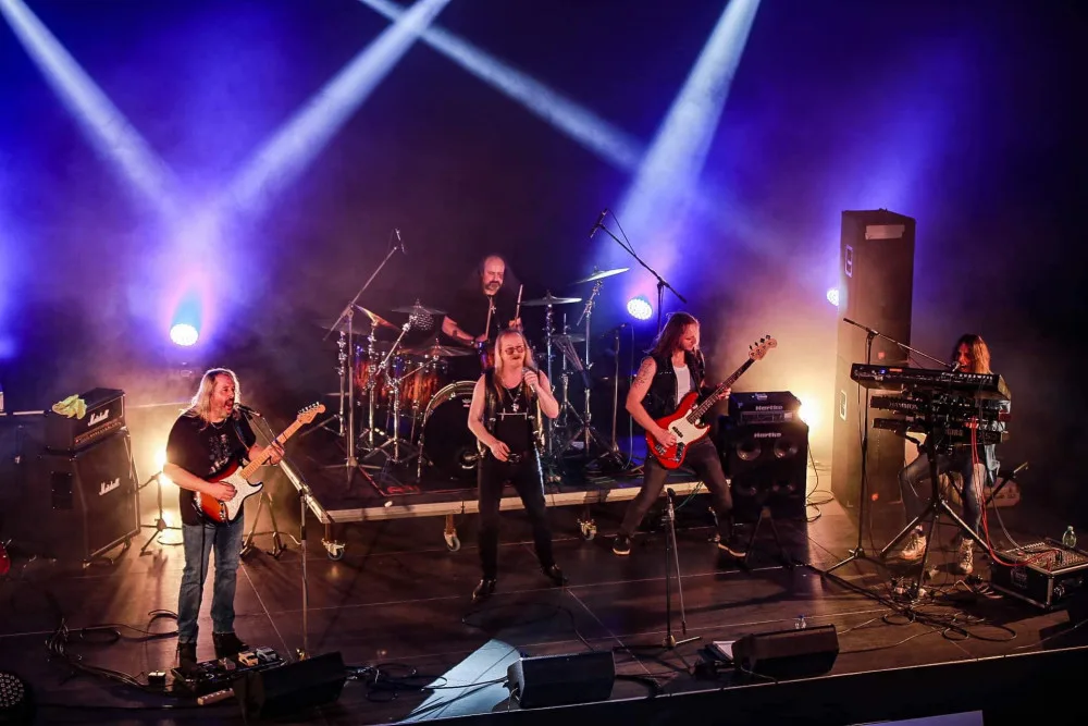 O víkendu se v KV Aréně konal benefiční koncert Muzikanti pomáhají