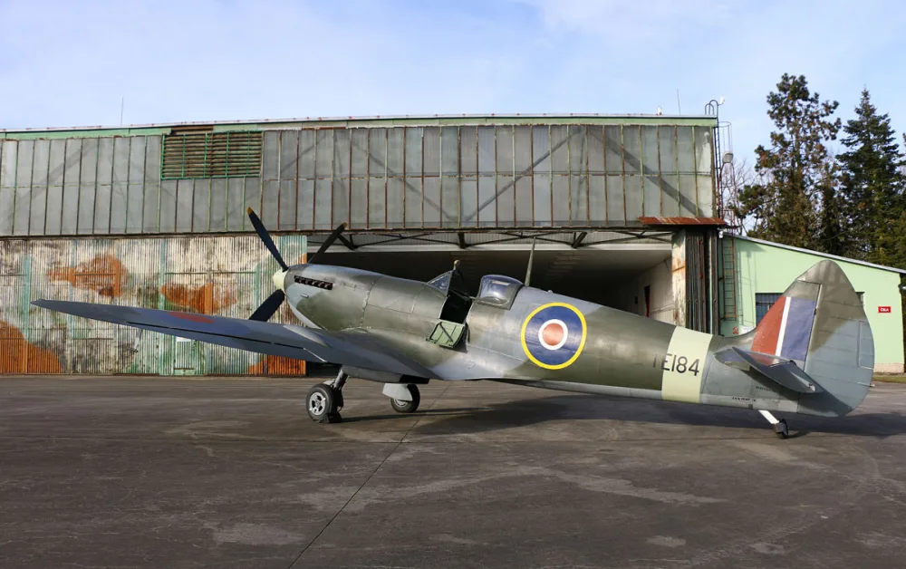 Spitfire TE184 v novém továrním markingu z Castle Bromwich na počest slavného československého stíhače 313. Squadrony a pozdějšího zalétávače 1287 vyrobených Spitfirů Václava Jíchy