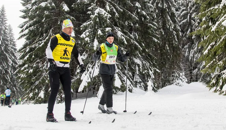 Třetina startovného na Virtuální ČEZ SkiTour vybaví díky Hervisu na zimu nevidomé účastníky