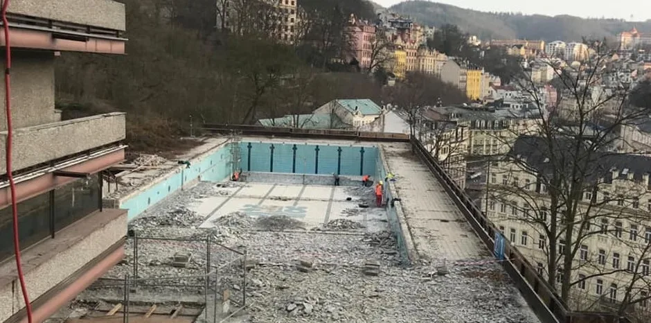 Začaly hlavní práce na opravě bazénu karlovarského hotelu Thermal