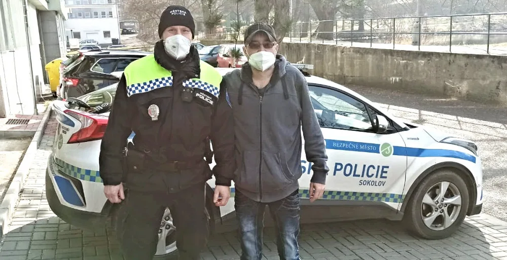 Muž se se svým zachráncem sešel, aby mu osobně poděkoval