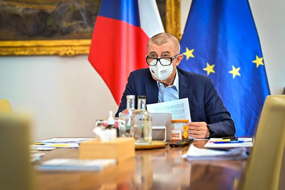 Vláda nebude žádat o prodloužení nouzového stavu. Skončí zákaz cestování mezi okresy