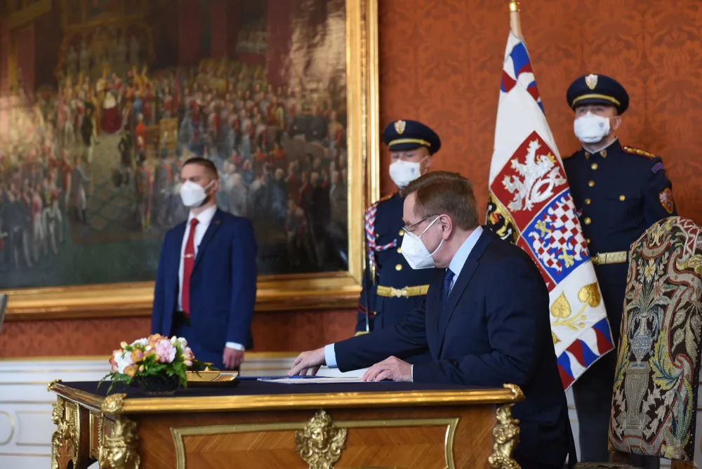 Kdo je ministr Arenberger? Přední dermatovenerolog, který má za manželku finalistku miss