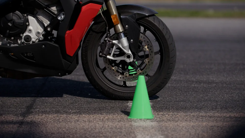 Startuje dvanáctý ročník projektu Učme se přežít. Tisícovka motorkářů projde zdokonalovacími kurzy