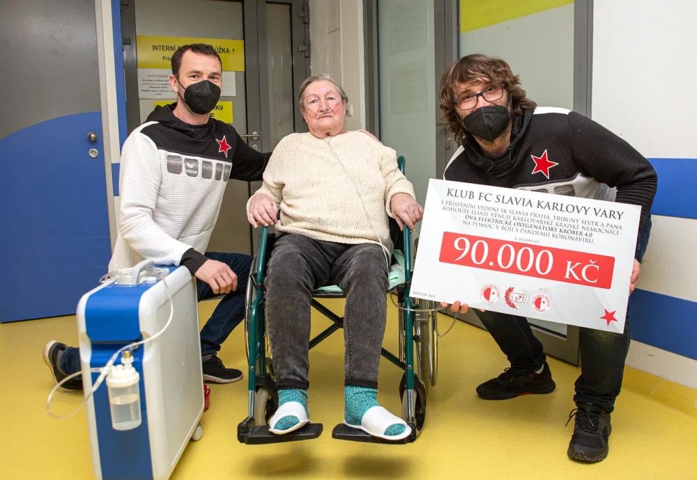 Fanoušci fotbalové Slavie kupovali virtuální pohárové vstupenky, klub peníze daroval nemocnici