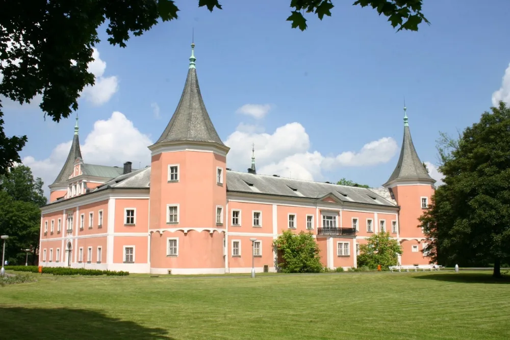 Od pondělí se v Karlovarském kraji otevřou i galerie, muzea a památky