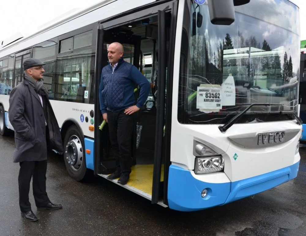 Předseda představenstva Dopravního podniku Karlovy Vary Jiří Vaněček v rozhovoru s náměstkem karlovarské primátorky Tomášem Trtkem