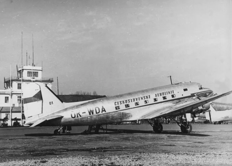 DC-3 v barvách ČSA. 1946