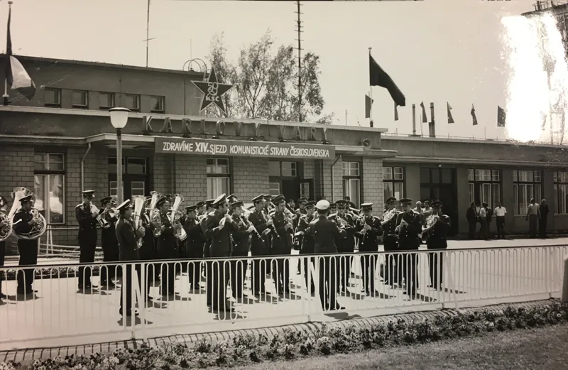 I takové akce naše letiště zažívalo - snímek z roku 1971.