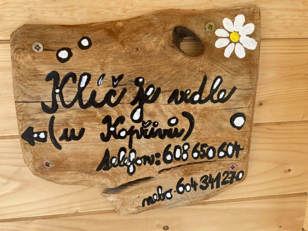 Dobrodruzi mohou nově využívat útulnu poblíž nejzápadnějšího bodu republiky, foto: obec Krásná