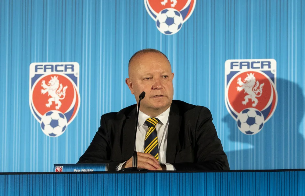 Petr Fousek je novým předsedou fotbalové asociace, porazil Karla Poborského