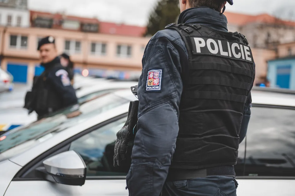 Policie hledá pachatele, kteří odpálili výbušninu u ubytovny v Charkovské