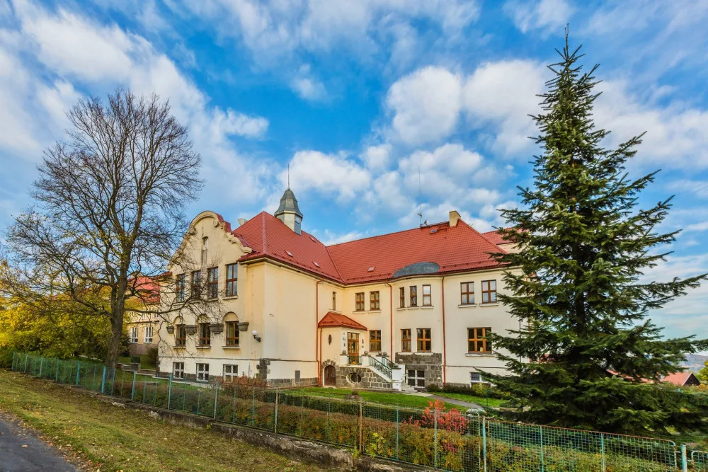 Střední lesnická škola Žlutice.