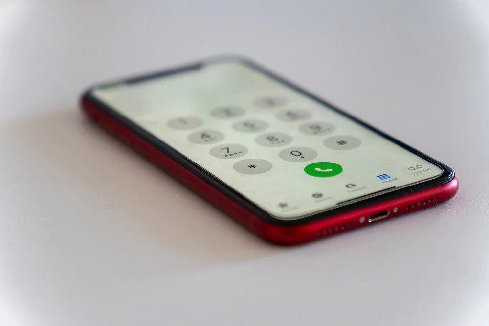 Dejte si pozor na neznámá telefonní čísla. Český telekomunikační úřad varuje před podvodníky