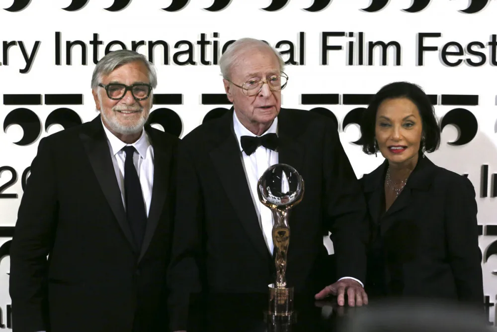Jiří Bartoška, Sir Michael Caine a Shakira Caine