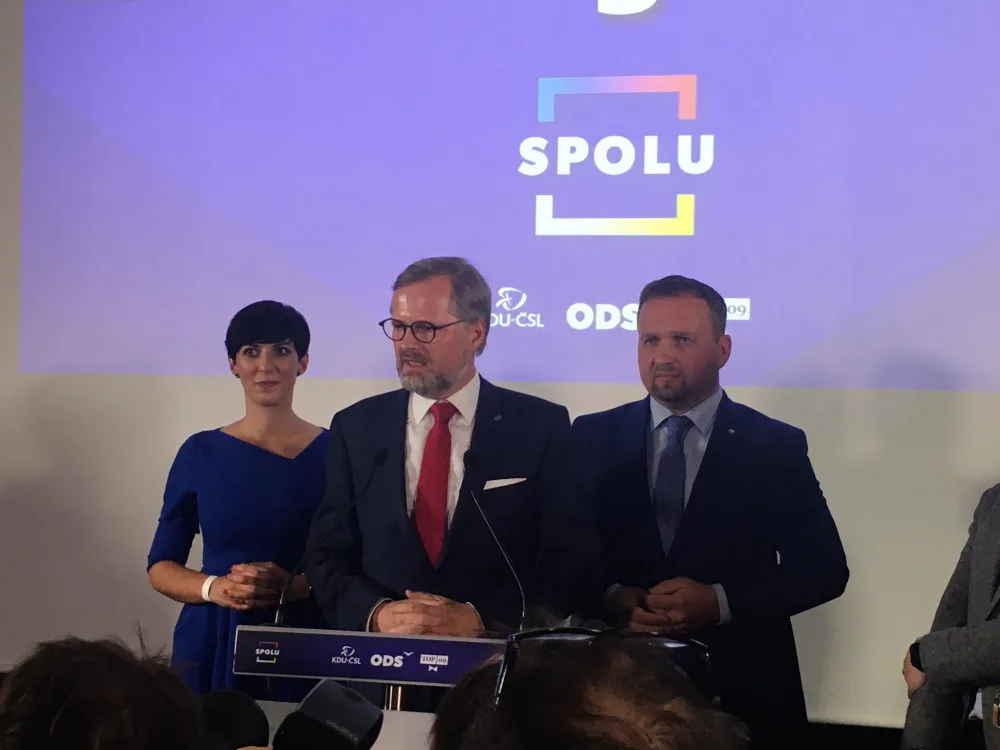 Po sečtení dvou třetin okrsků vedlo ANO před Spolu a PirSTAN.