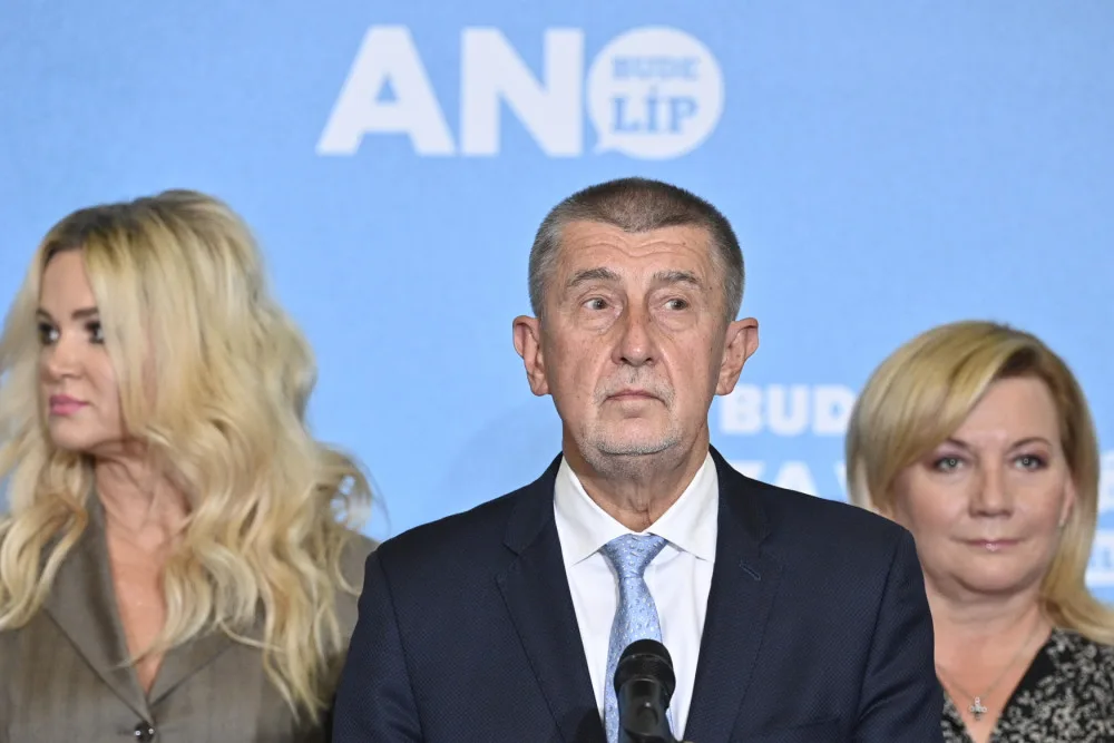 Andrej Babiš ve svém štábu.