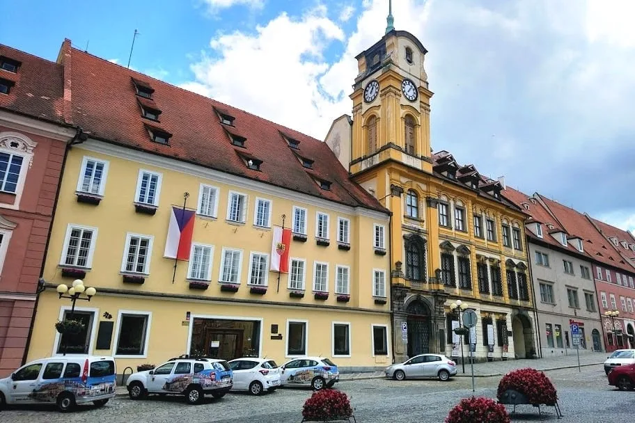 Rychlost aut v Chebu už hlídají nové radary, město mění i kamerový systém