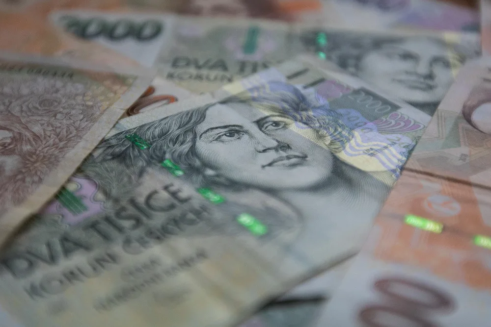 Průměrná mzda stoupla o skoro šest procent. Obyvatelé mají brát 37 499 korun