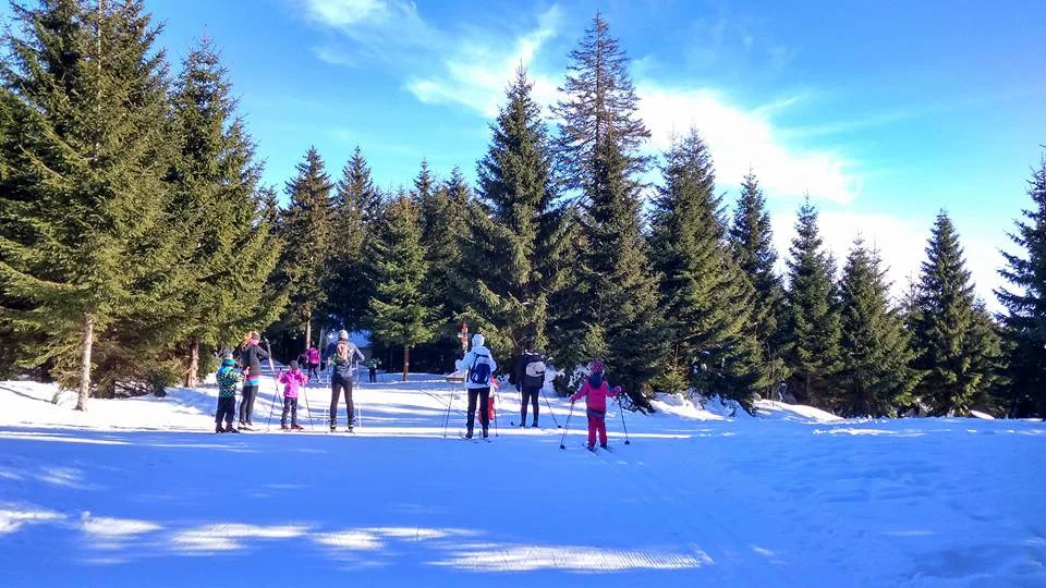 Slunečné počasí přilákalo tisíce turistů do Krušných hor