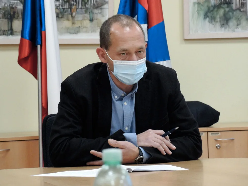 Epidemie koronaviru v Karlovarském kraji by měla dle hejtmana brzy kulminovat
