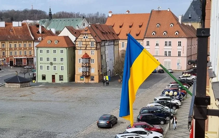 V Chebu ubytovali první uprchlíky z Ukrajiny. Manžel musel do armády a bojovat, řekla žena