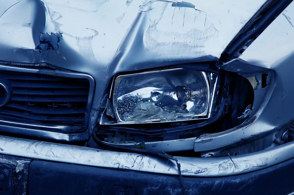 U Aše došlo k tragické dopravní nehodě. Osobní automobil se střetl s nákladním