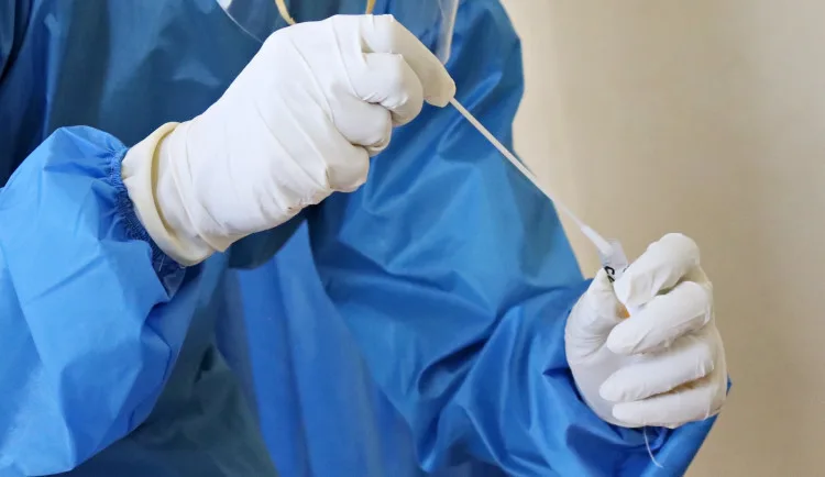 V pátek přibylo v Česku nejméně případů covidu ve všední den od konce září