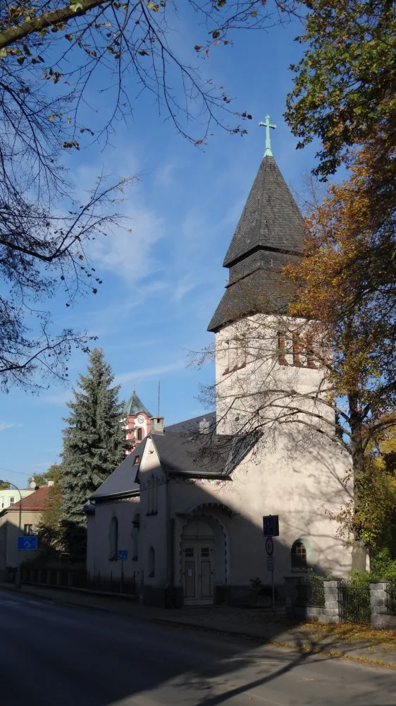 Dominanta Chodova se dočká opravy. Evangelický kostel dostane novou fasádu