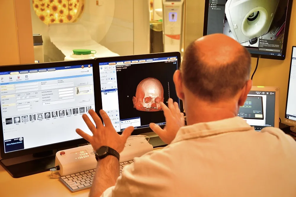Urgentní příjem Nemocnice v Karlových Varech má nové CT. Zařízení vyšlo na více než 30 milionů