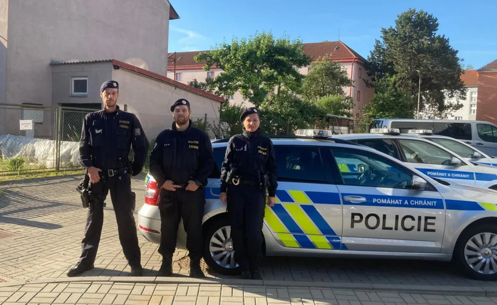 Sebevražedný skok z mostu rozmlouvala tato trojice policistů devětadvacetiletému muži