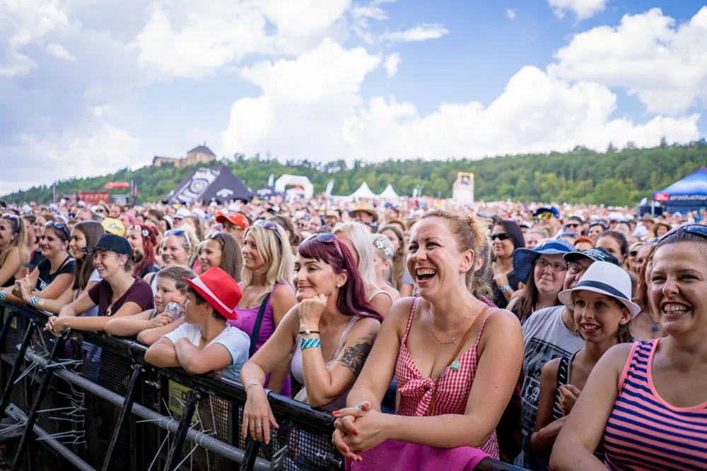 Festival Hrady CZ je zpět a oznamuje program v čele s kapelami Rybičky 48 a Chinaski