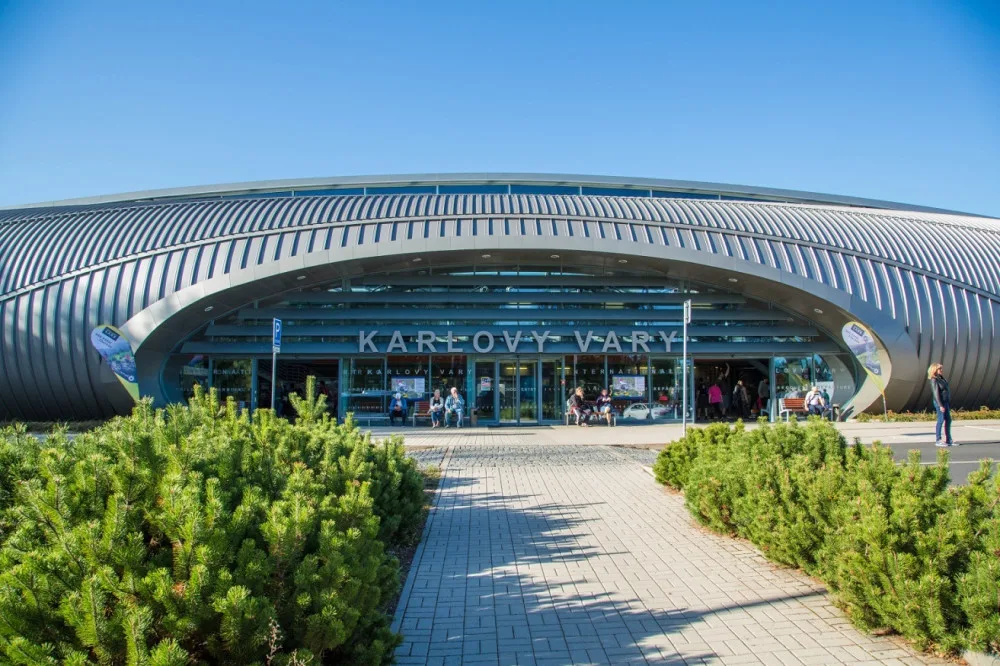 Provoz karlovarského letiště se nevyplácí. Loni skončilo ve ztrátě téměř 20 milionů korun