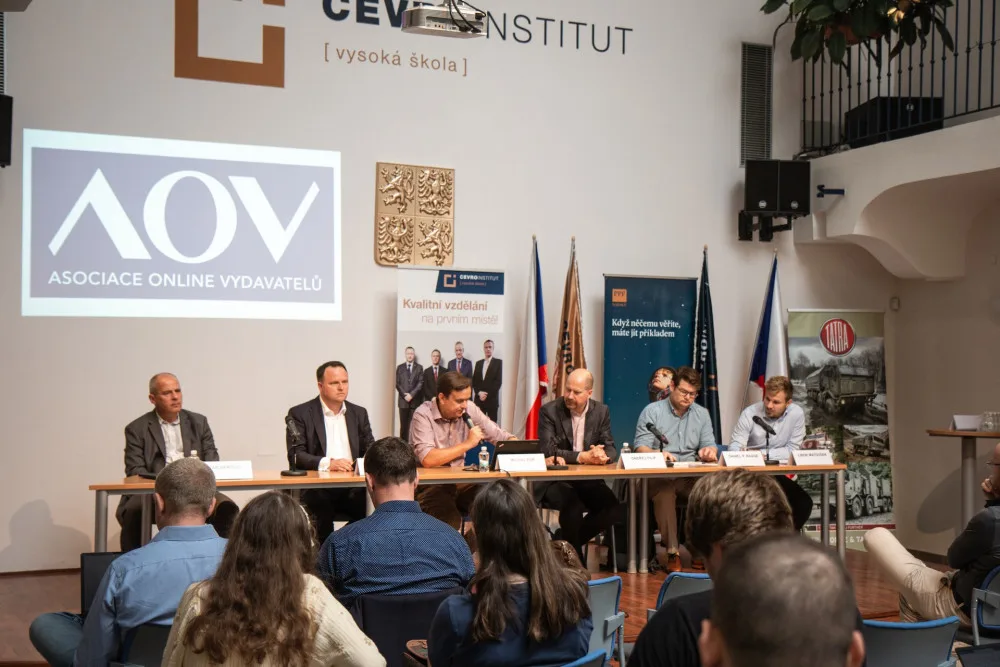 Blokování nás nespasí, lepší je kvalitní mediální výchova, říká výkonný ředitel sdružení, které vyplo proruské weby.