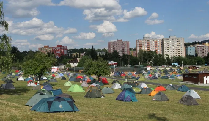 Festivalové stanové městečko v Karlových Varech