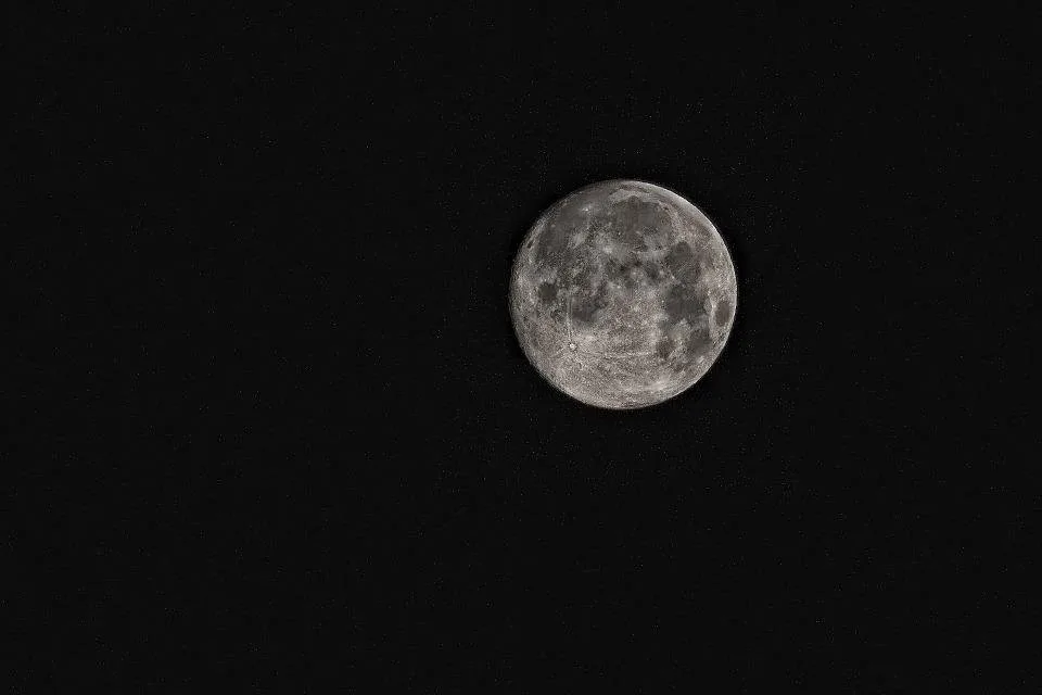 Měsíc dnes bude nejblíž k Zemi. Nastane superúplněk