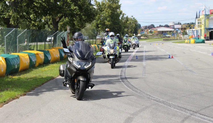 size3-size4-16584085672262-103-policiste-zvou-motocyklisty-na-kurzy-bezpecne-jizdy-pro-motocyklisty