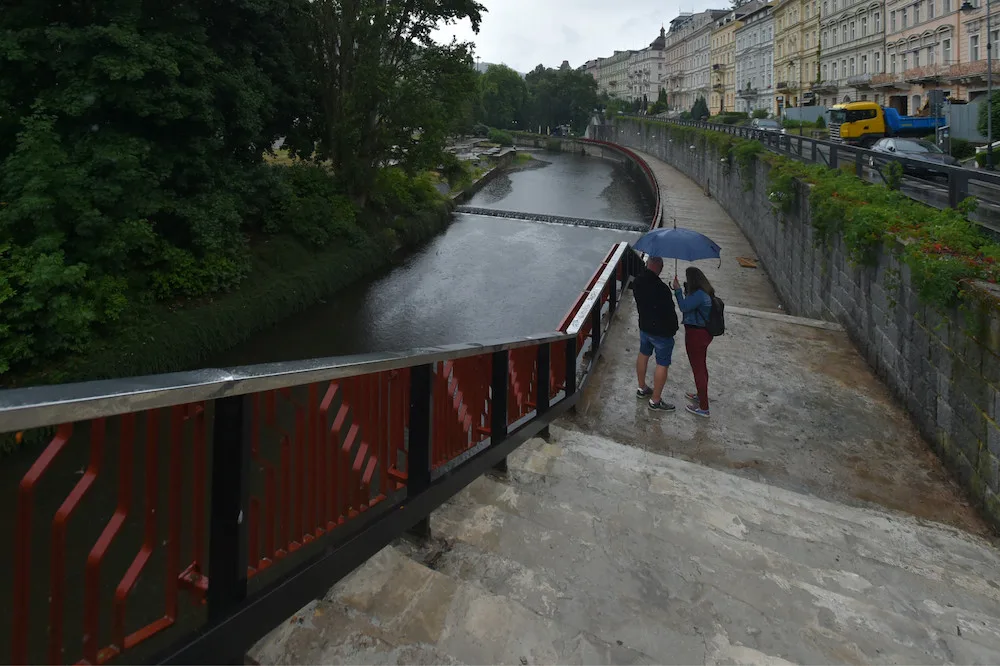 Na konzolové lávce naproti hotelu Thermal začala rekonstrukce